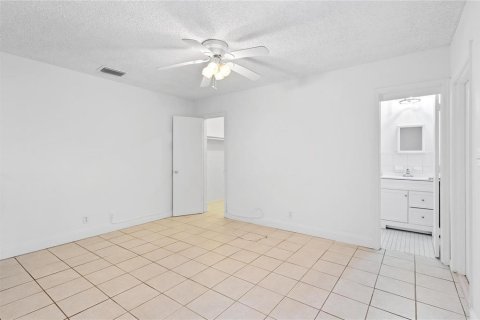 House in Lauderdale-by-the-Sea, Florida 2 bedrooms, 111.48 sq.m. № 2254392 - photo 12