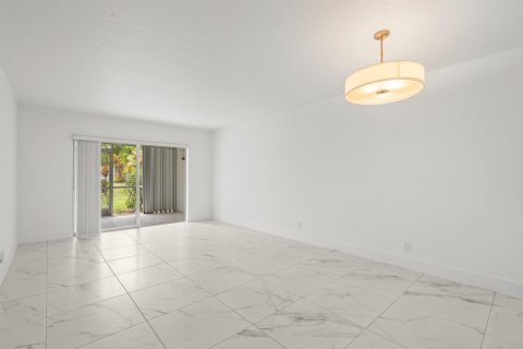 Copropriété à vendre à Margate, Floride: 2 chambres, 89 m2 № 2262756 - photo 7