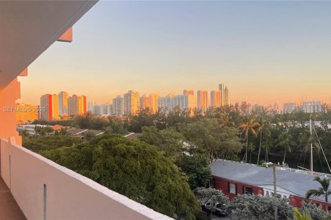 Copropriété à vendre à North Miami Beach, Floride: 3 chambres, 186.55 m2 № 2027184 - photo 21