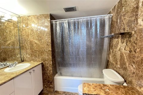 Copropriété à vendre à North Miami Beach, Floride: 3 chambres, 186.55 m2 № 2027184 - photo 17