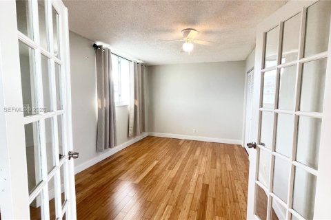 Copropriété à vendre à North Miami Beach, Floride: 3 chambres, 186.55 m2 № 2027184 - photo 11