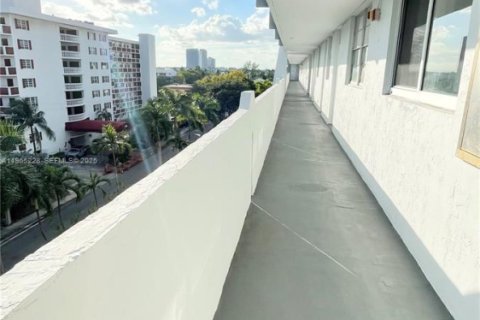 Copropriété à vendre à North Miami Beach, Floride: 3 chambres, 186.55 m2 № 2027184 - photo 16