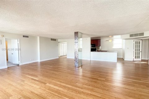 Copropriété à vendre à North Miami Beach, Floride: 3 chambres, 186.55 m2 № 2027184 - photo 6