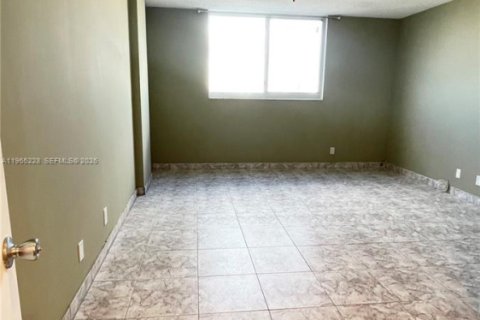 Copropriété à vendre à North Miami Beach, Floride: 3 chambres, 186.55 m2 № 2027184 - photo 13