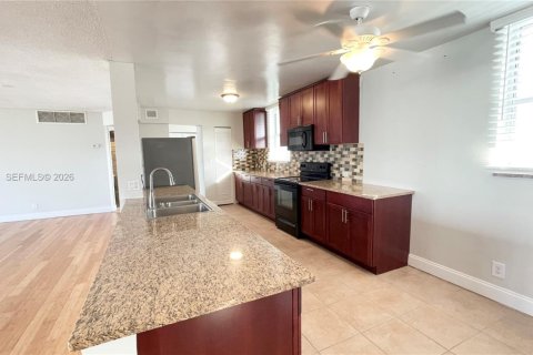 Copropriété à vendre à North Miami Beach, Floride: 3 chambres, 186.55 m2 № 2027184 - photo 4