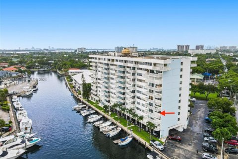 Copropriété à vendre à North Miami, Floride: 2 chambres, 101.82 m2 № 2048634 - photo 23