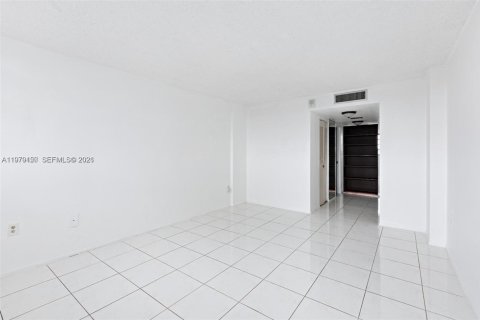 Copropriété à vendre à North Miami, Floride: 2 chambres, 101.82 m2 № 2048634 - photo 12