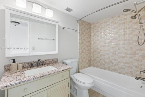 Copropriété à vendre à North Miami, Floride: 2 chambres, 101.82 m2 № 2048634 - photo 14