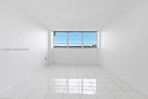 Copropriété à vendre à North Miami, Floride: 2 chambres, 101.82 m2 № 2048634 - photo 11