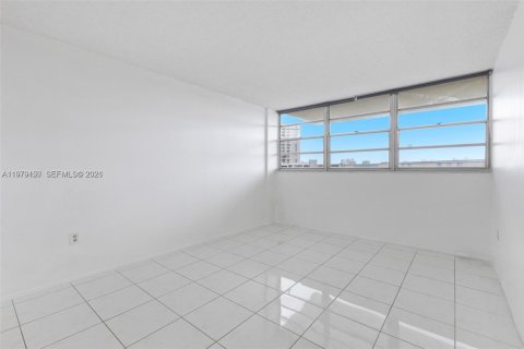 Copropriété à vendre à North Miami, Floride: 2 chambres, 101.82 m2 № 2048634 - photo 8