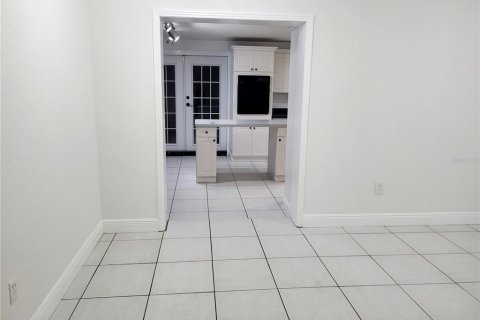 Villa ou maison à louer à Tampa, Floride: 4 chambres, 159.79 m2 № 2339279 - photo 4