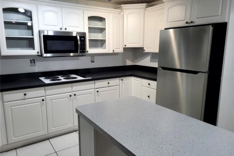 Villa ou maison à louer à Tampa, Floride: 4 chambres, 159.79 m2 № 2339279 - photo 7