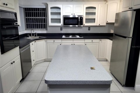 Villa ou maison à louer à Tampa, Floride: 4 chambres, 159.79 m2 № 2339279 - photo 6