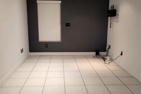 Villa ou maison à louer à Tampa, Floride: 4 chambres, 159.79 m2 № 2339279 - photo 10