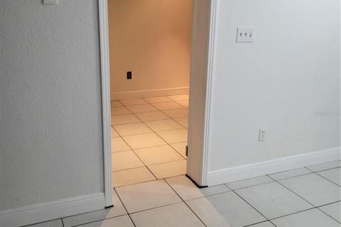 Villa ou maison à louer à Tampa, Floride: 4 chambres, 159.79 m2 № 2339279 - photo 9