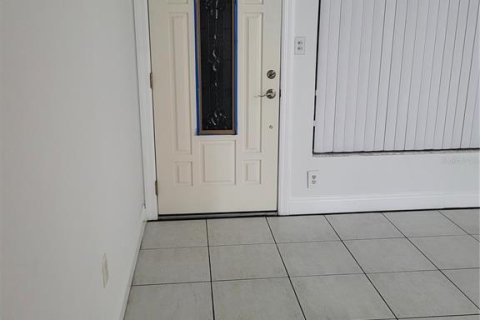 Villa ou maison à louer à Tampa, Floride: 4 chambres, 159.79 m2 № 2339279 - photo 2