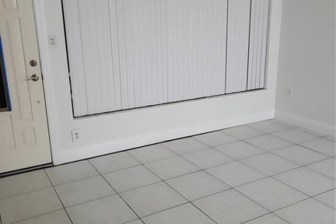 Villa ou maison à louer à Tampa, Floride: 4 chambres, 159.79 m2 № 2339279 - photo 3
