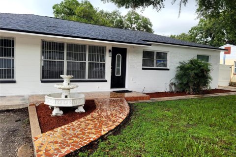 Villa ou maison à Tampa, Floride 4 chambres, 159.79 m2 № 2339279