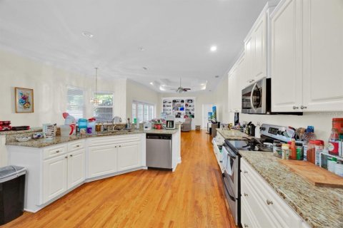 House in Lakeland, Florida 4 bedrooms, 287.35 sq.m. № 1829201 - photo 5
