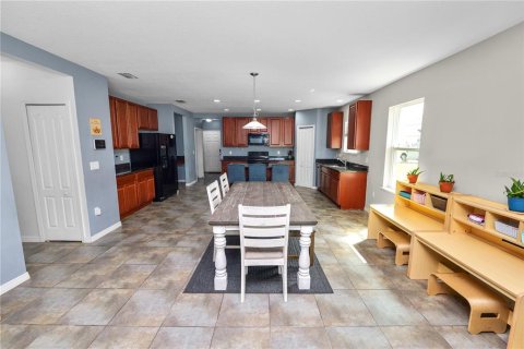 House in Dundee, Florida 3 bedrooms, 185.25 sq.m. № 1625697 - photo 7