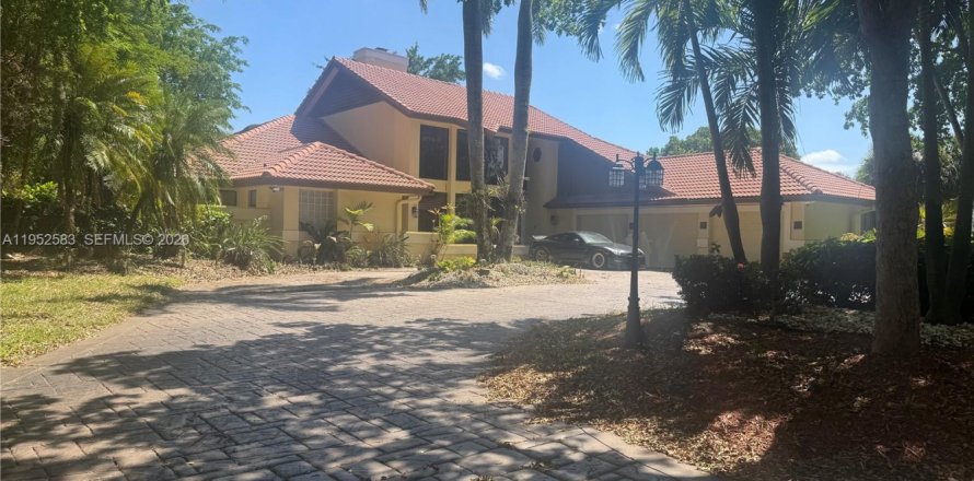 Villa ou maison à Coral Springs, Floride 5 chambres, 473.62 m2 № 2024309