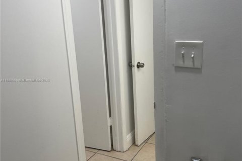 Condo in Lauderhill, Florida, 1 bedroom  № 1941089 - photo 18
