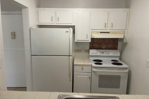 Condo in Lauderhill, Florida, 1 bedroom  № 1941089 - photo 25
