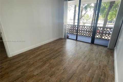 Condo in Lauderhill, Florida, 1 bedroom  № 1941089 - photo 11