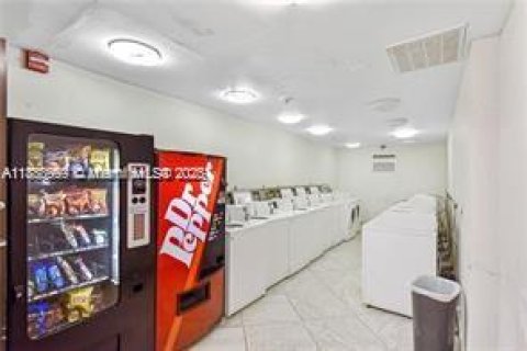 Condo in Lauderhill, Florida, 1 bedroom  № 1941089 - photo 27