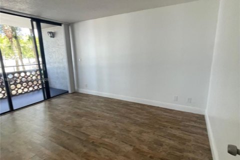 Condo in Lauderhill, Florida, 1 bedroom  № 1941089 - photo 10