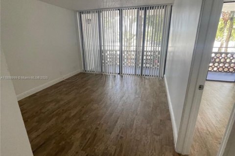 Condo in Lauderhill, Florida, 1 bedroom  № 1941089 - photo 8