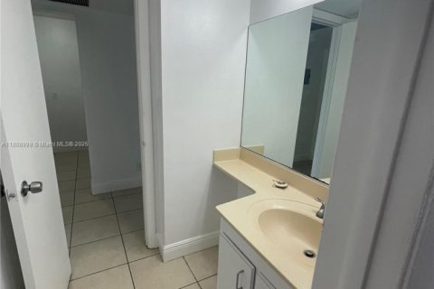 Condo in Lauderhill, Florida, 1 bedroom  № 1941089 - photo 17