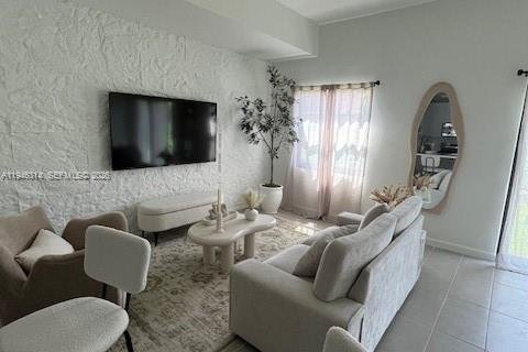 Townhouse in Hollywood, Florida 3 bedrooms, 139.35 sq.m. № 2088933 - photo 4