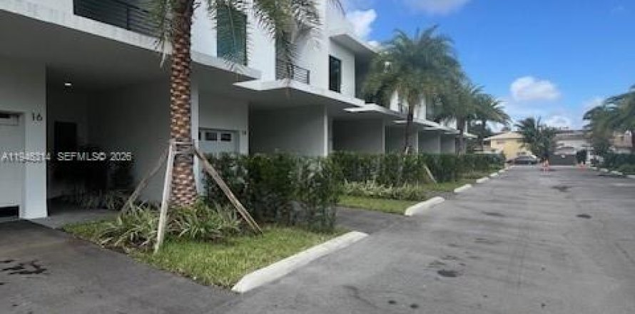 Townhouse in Hollywood, Florida 3 bedrooms, 139.35 sq.m. № 2088933