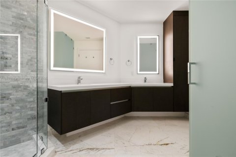 Condo in Miami, Florida, 2 bedrooms  № 1707569 - photo 22