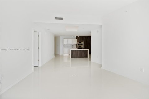 Condo in Miami, Florida, 2 bedrooms  № 1707569 - photo 5