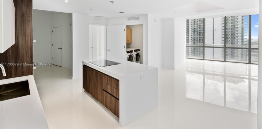 Condo in Miami, Florida, 2 bedrooms № 1707569