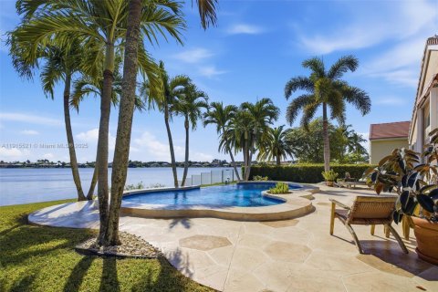 House in Pembroke Pines, Florida 3 bedrooms, 153.1 sq.m. № 1971669 - photo 3