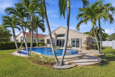 House in Pembroke Pines, Florida 3 bedrooms, 153.1 sq.m. № 1971669 - photo 5