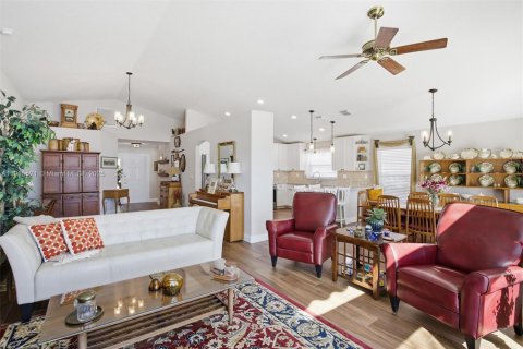 House in Pembroke Pines, Florida 3 bedrooms, 153.1 sq.m. № 1971669 - photo 24