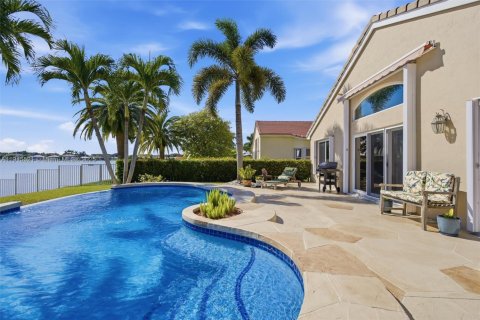 House in Pembroke Pines, Florida 3 bedrooms, 153.1 sq.m. № 1971669 - photo 4