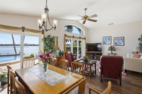 House in Pembroke Pines, Florida 3 bedrooms, 153.1 sq.m. № 1971669 - photo 30