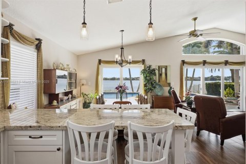 House in Pembroke Pines, Florida 3 bedrooms, 153.1 sq.m. № 1971669 - photo 22