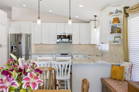 House in Pembroke Pines, Florida 3 bedrooms, 153.1 sq.m. № 1971669 - photo 19