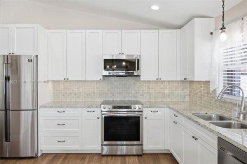 House in Pembroke Pines, Florida 3 bedrooms, 153.1 sq.m. № 1971669 - photo 20