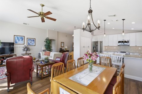 House in Pembroke Pines, Florida 3 bedrooms, 153.1 sq.m. № 1971669 - photo 28