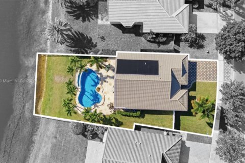 House in Pembroke Pines, Florida 3 bedrooms, 153.1 sq.m. № 1971669 - photo 13