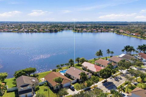 House in Pembroke Pines, Florida 3 bedrooms, 153.1 sq.m. № 1971669 - photo 18