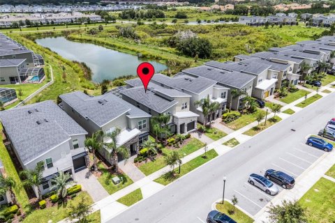 House in Davenport, Florida 5 bedrooms, 286.23 sq.m. № 1787306 - photo 1