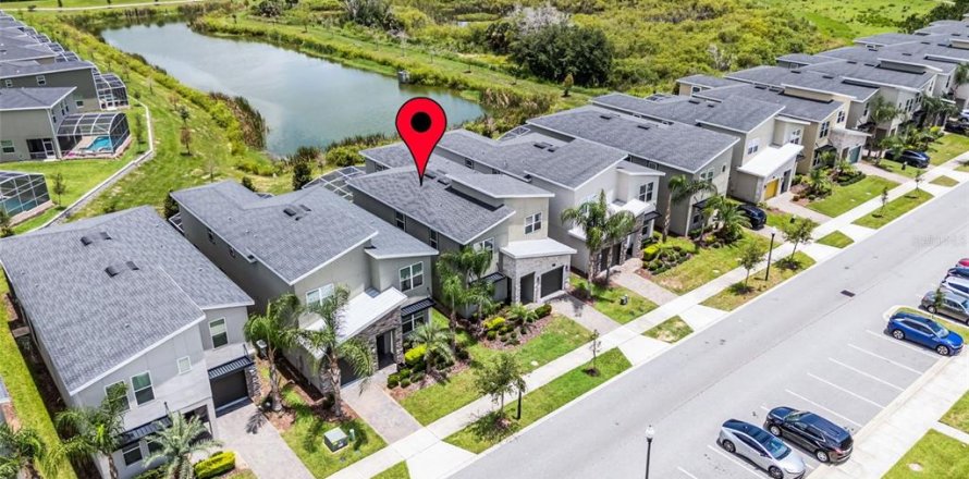 House in Davenport, Florida 5 bedrooms, 286.23 sq.m. № 1787306